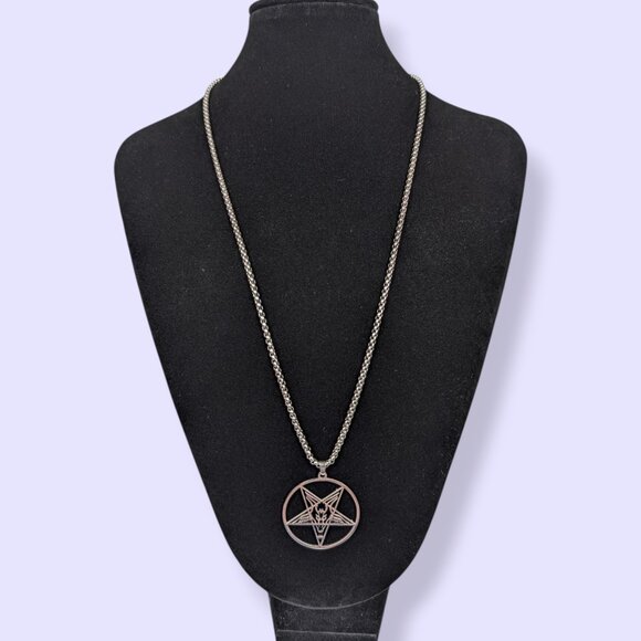 (2/$20) Metal 5-Point Star Pendant Necklace - Picture 1 of 5